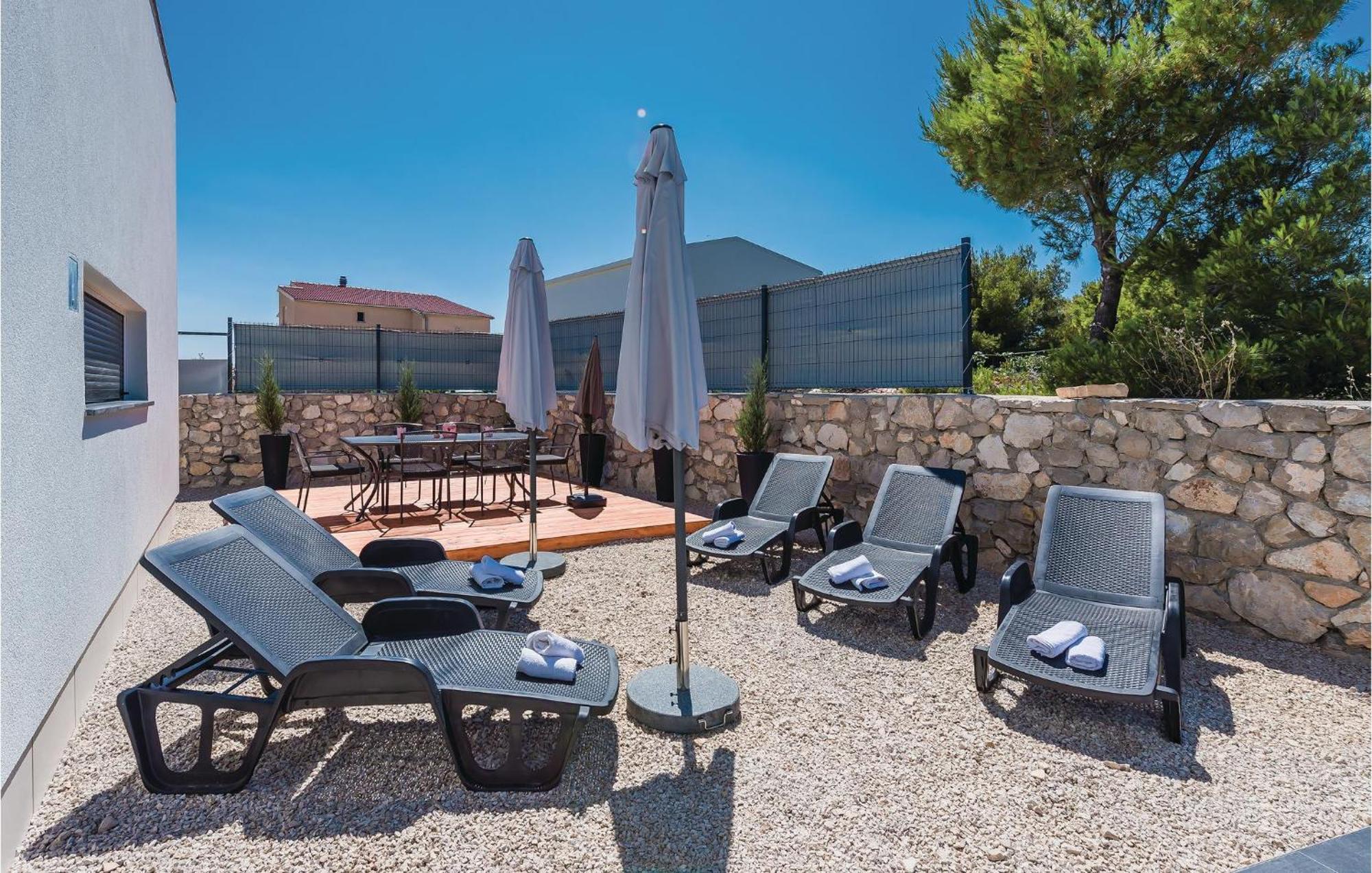 4 Bedroom Beautiful Home In Σίμπενικ Εξωτερικό φωτογραφία