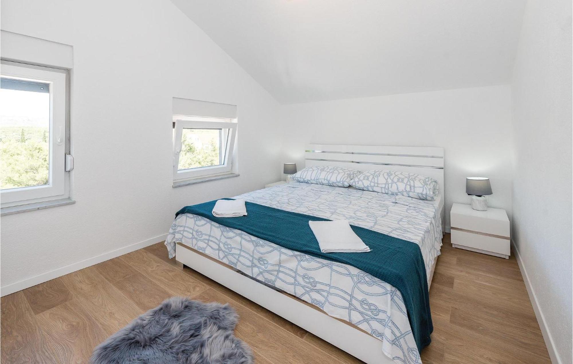 4 Bedroom Beautiful Home In Σίμπενικ Εξωτερικό φωτογραφία